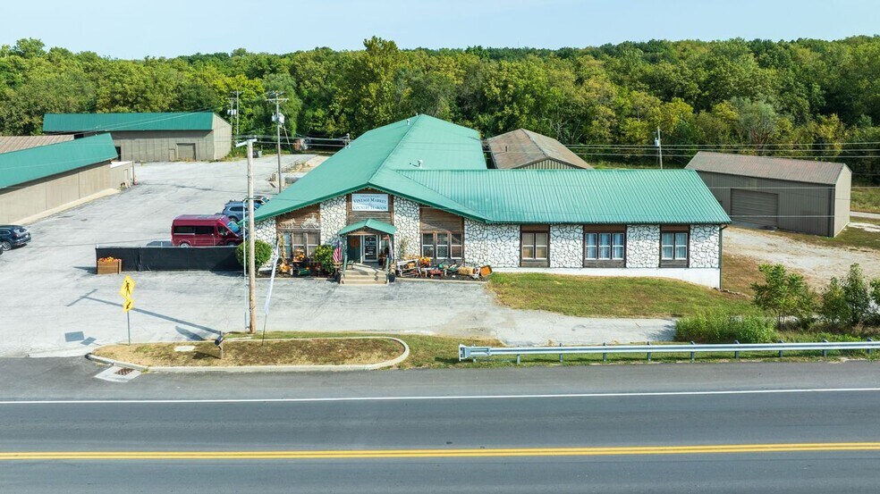 More Photos Of 408 W Main St, Greenwood General Retail For Sale