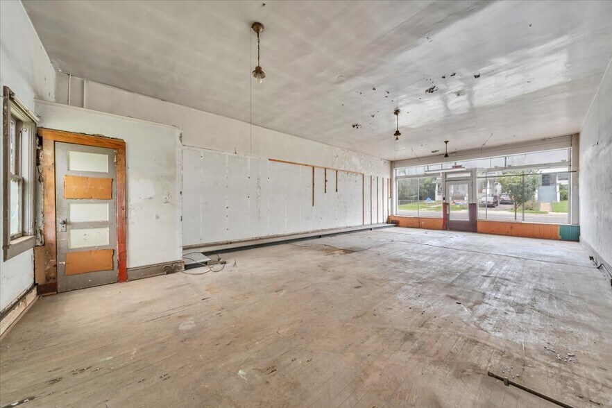 More Photos Of 2302 Melrose Ave NW, Roanoke Flex For Lease