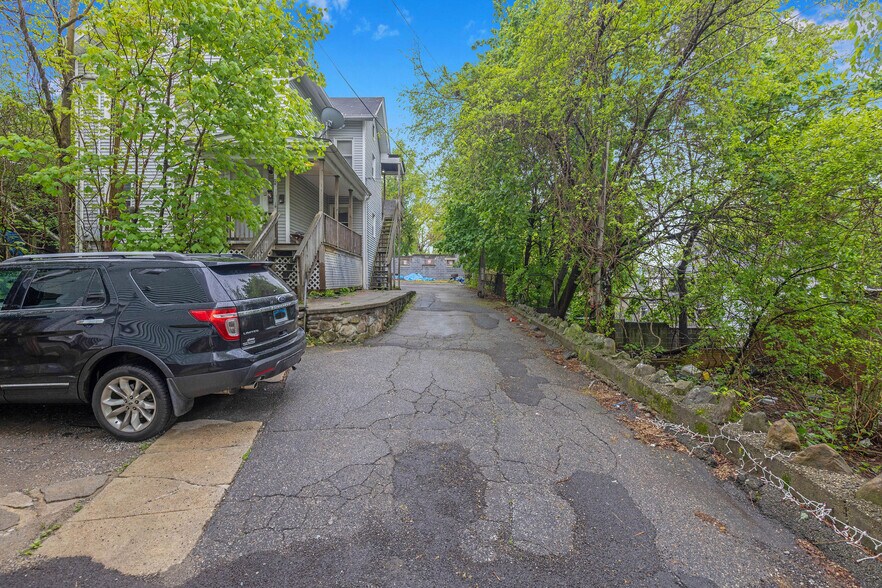 More Photos Of 46 Washington St, Waterbury Apartments For Sale