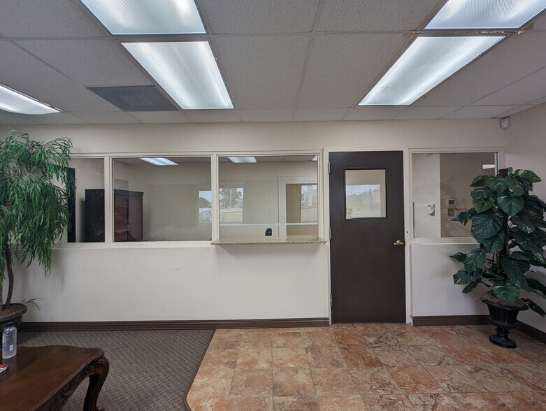 More Photos Of 2660 Sweetgum Ln, Beaumont Office For Sale