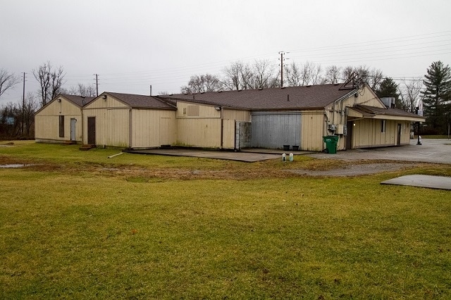 More Photos Of 8758 Crawfordsville Rd, Indianapolis Freestanding For Sale