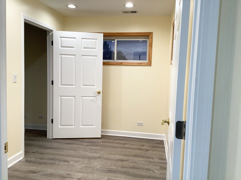 More Photos Of 5415 W Grand Ave, Gurnee Office For Lease