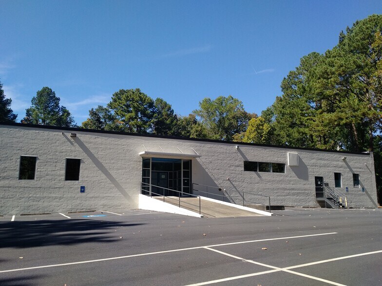 More Photos Of 1704 Chantilly Dr NE, Atlanta Showroom For Lease