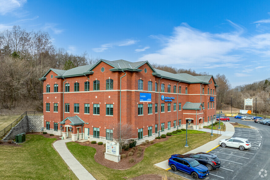 Primary Photo Of 2301 Sun Valley Dr, Delafield Coworking Space