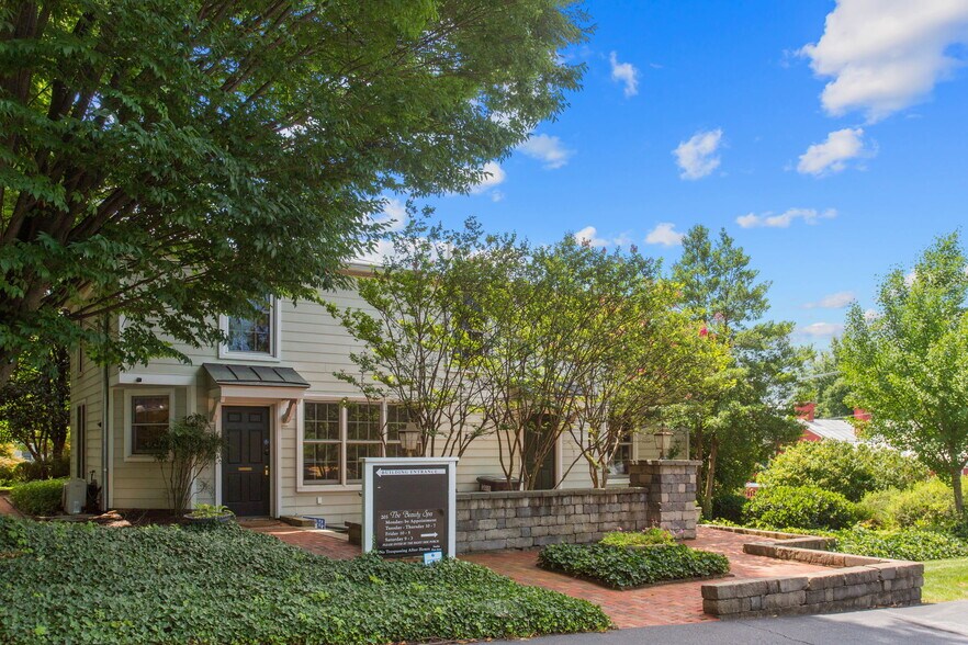 More Photos Of 510 E Market St, Harrisonburg General Retail For Sale