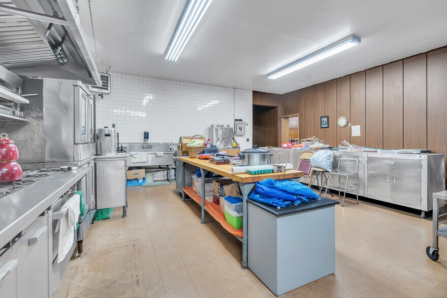 More Photos Of 2610 Bergenline Ave, Union City Health Club For Lease