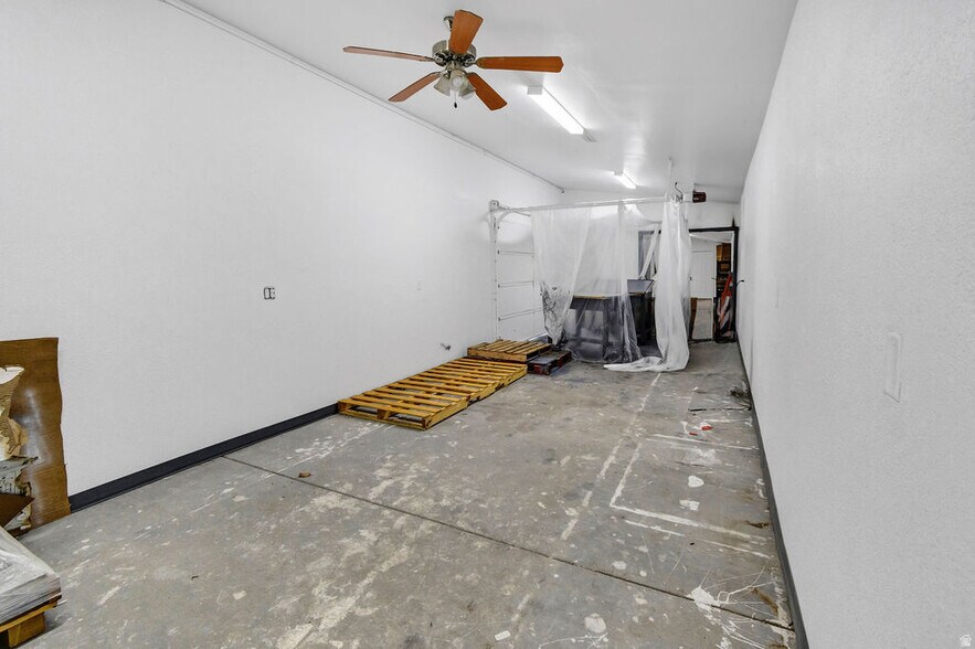 More Photos Of 46 S Center St, Elsinore Industrial For Sale