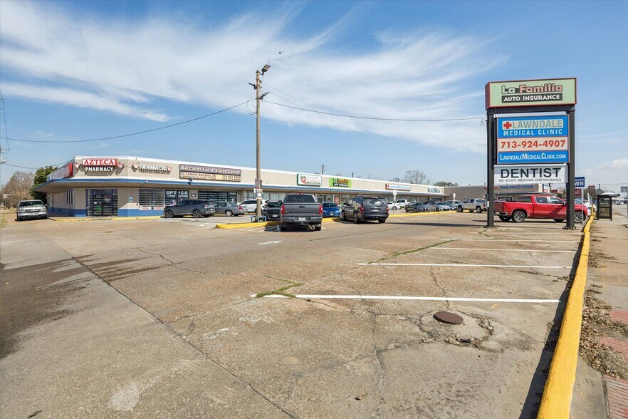 More Photos Of 7105 Lawndale St, Houston General Retail For Lease