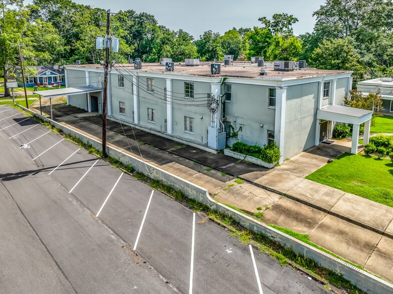 More Photos Of 2005 N Country Club Dr, Montgomery Schools For Sale