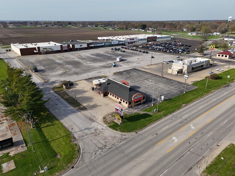 More Photos Of 1435 E Jackson St, Macomb Fast Food For Lease