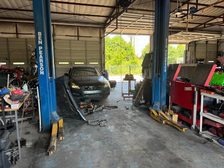 More Photos Of 975-979 E Liberty St, York Auto Dealership For Sale
