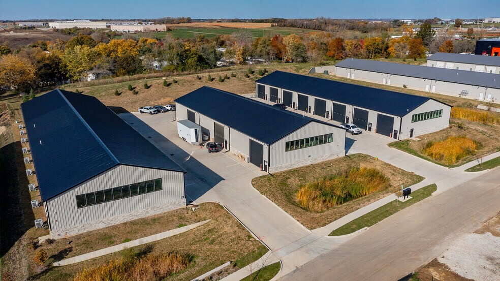 More Photos Of 7640 SW 22nd St, Des Moines Industrial For Sale