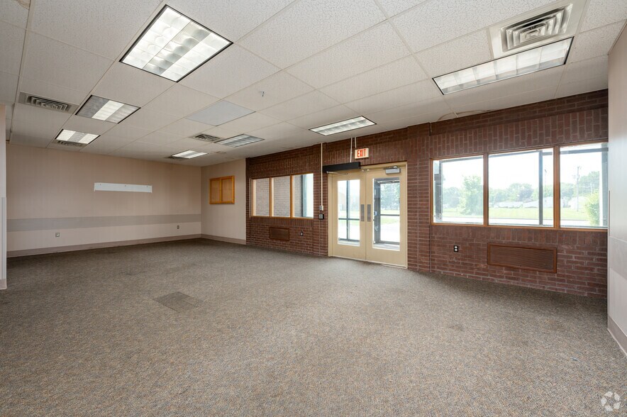 More Photos Of 1515 S 19th St, Elwood Office For Sale