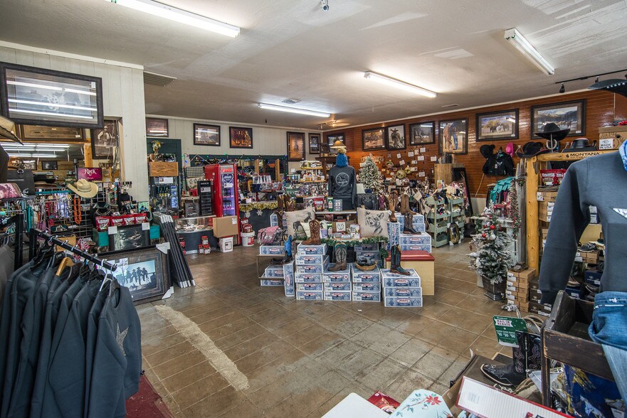 More Photos Of 917 Main St, Woodland Freestanding For Sale