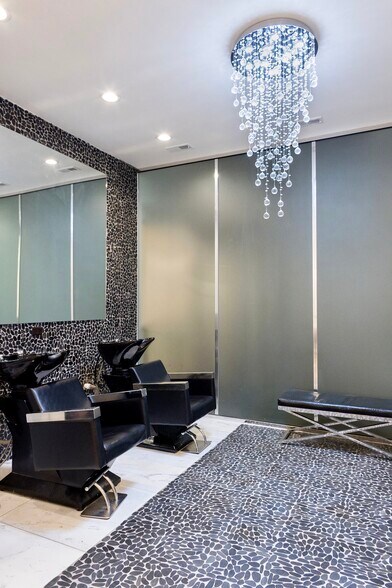 More Photos Of 22 E Elm St, Chicago Storefront Retail Office For Sale