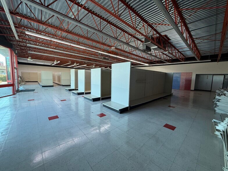 Primary Photo Of 1749 S Campbell Ave, Springfield General Retail For Lease