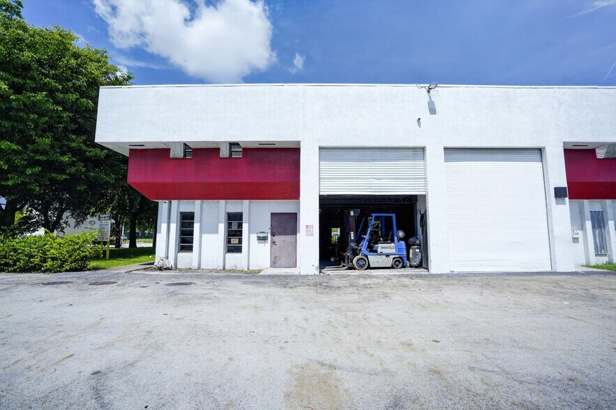 More Photos Of 8485-8499 NW 54th St, Miami Warehouse For Sale