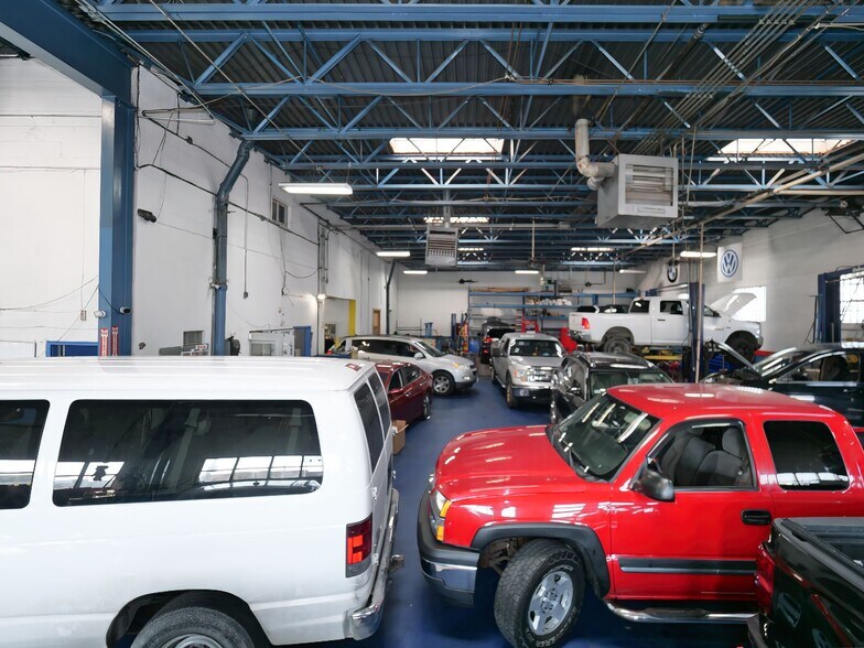 More Photos Of 5000 W Cermak Rd, Cicero Auto Repair For Sale