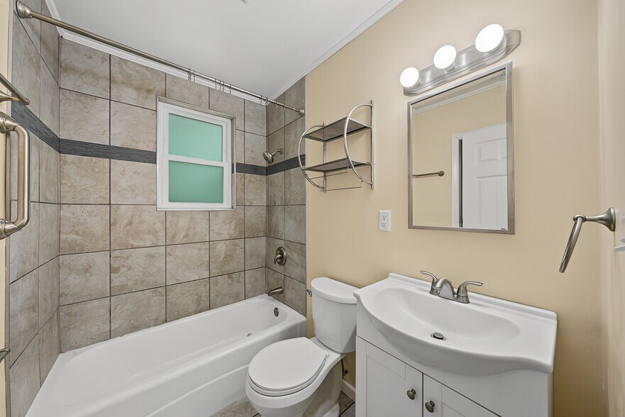 More Photos Of 559 Pulaski St, Athens Specialty For Sale