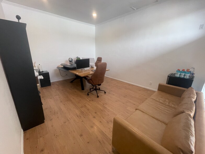 More Photos Of 7466 Beverly Blvd, Los Angeles Storefront Retail Office For Lease
