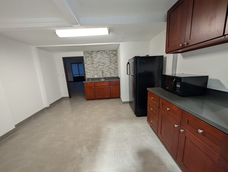 More Photos Of 200 Valley Dr, Brisbane Flex For Lease