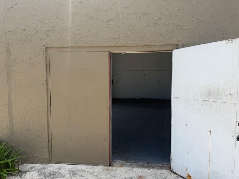 More Photos Of 830 N State Road 7, Plantation Auto Dealership For Lease