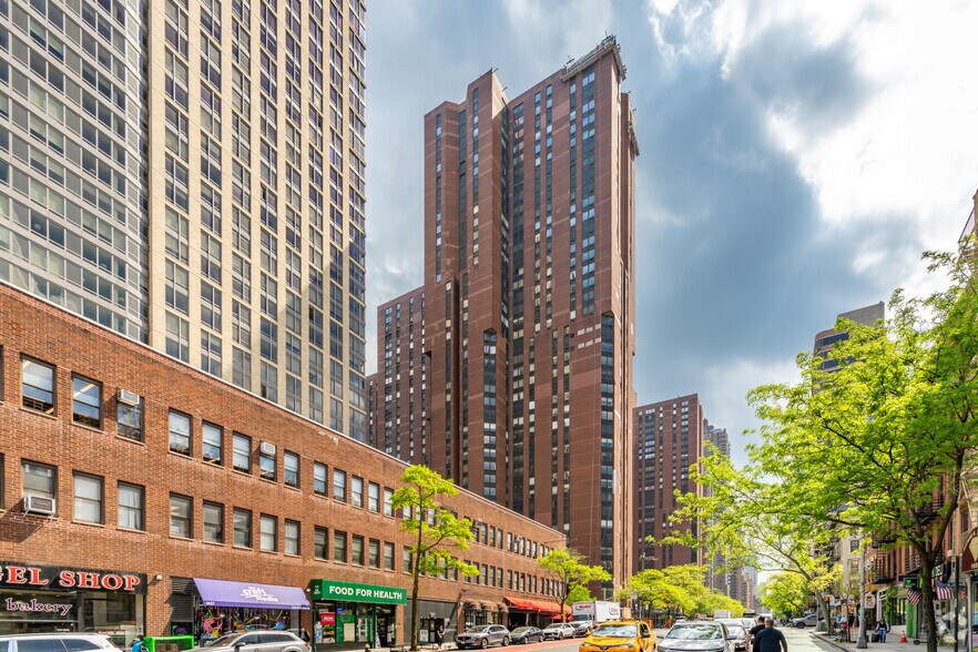 More Photos Of 1601-1641 3rd Ave, New York Apartments For Lease