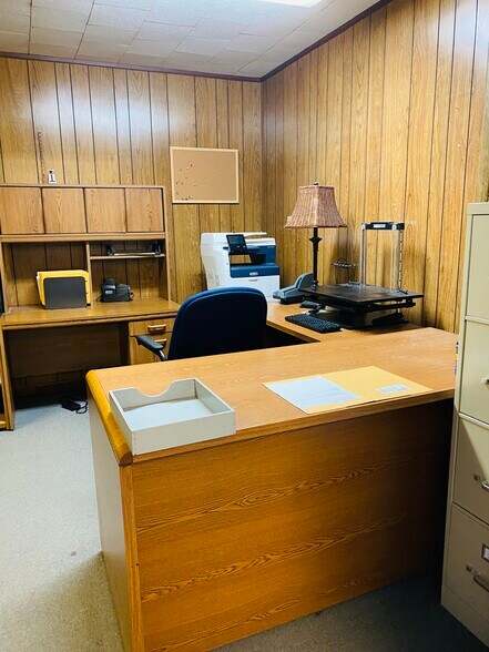 More Photos Of 721 Highway 5 N, Mountain Home Storefront For Sale