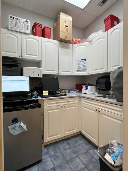 More Photos Of 3106 S W S Young Dr, Killeen Medical For Lease