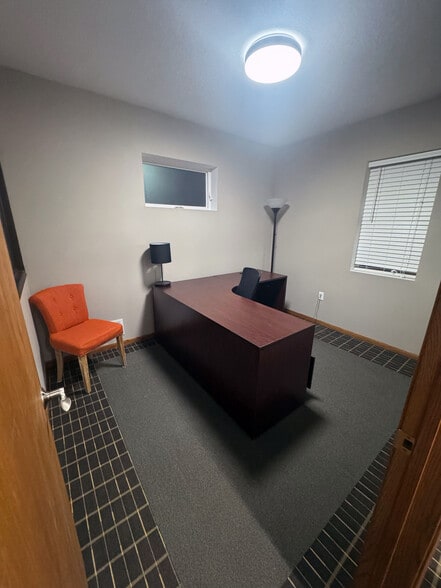 More Photos Of 444 N 12th Ave N, South Saint Paul Office For Lease