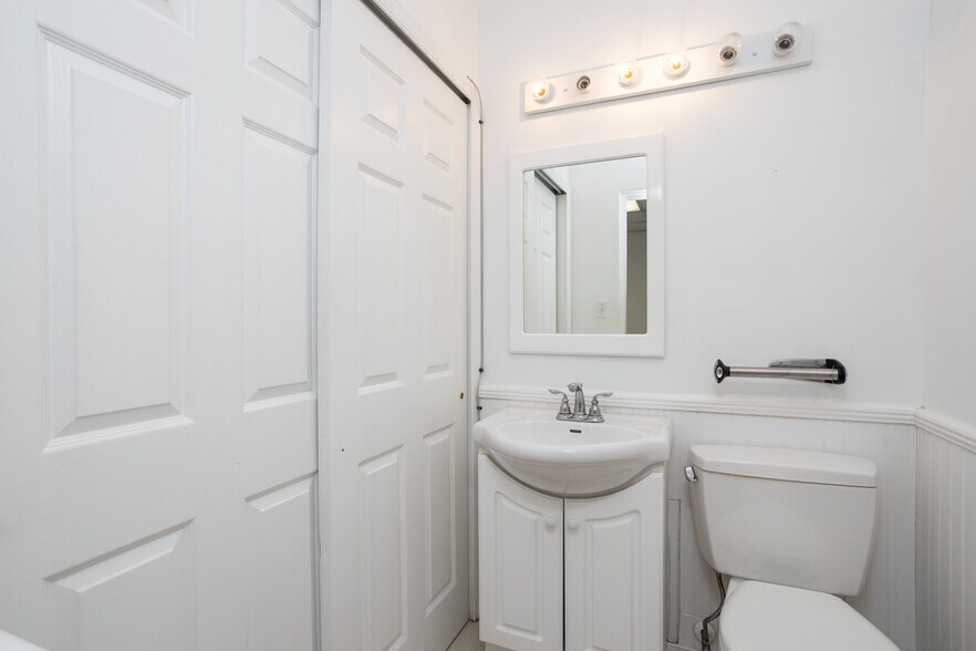 More Photos Of 1331 S Harbor City Blvd, Melbourne Office Residential For Sale