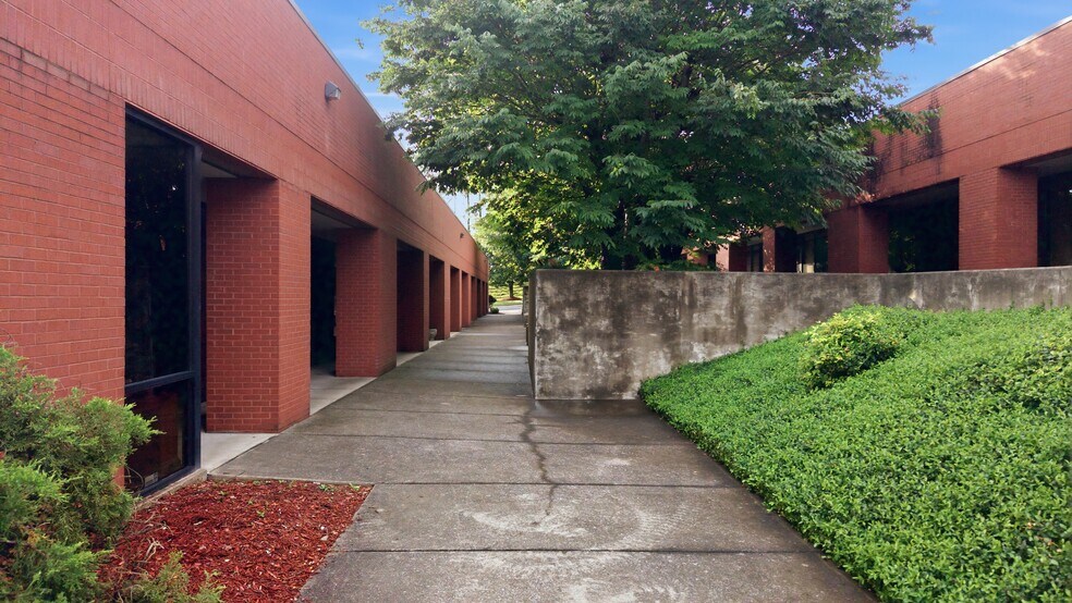 More Photos Of 104-176 Cude Ln, Madison Medical For Lease