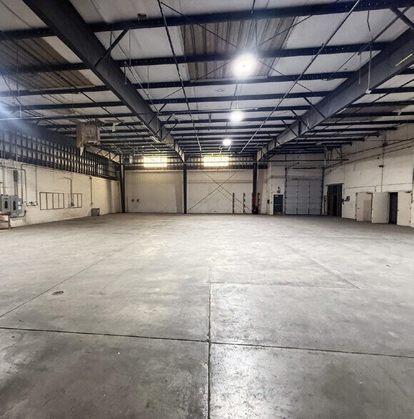 More Photos Of 2615 Elmhurst Ln, Portsmouth Warehouse For Lease