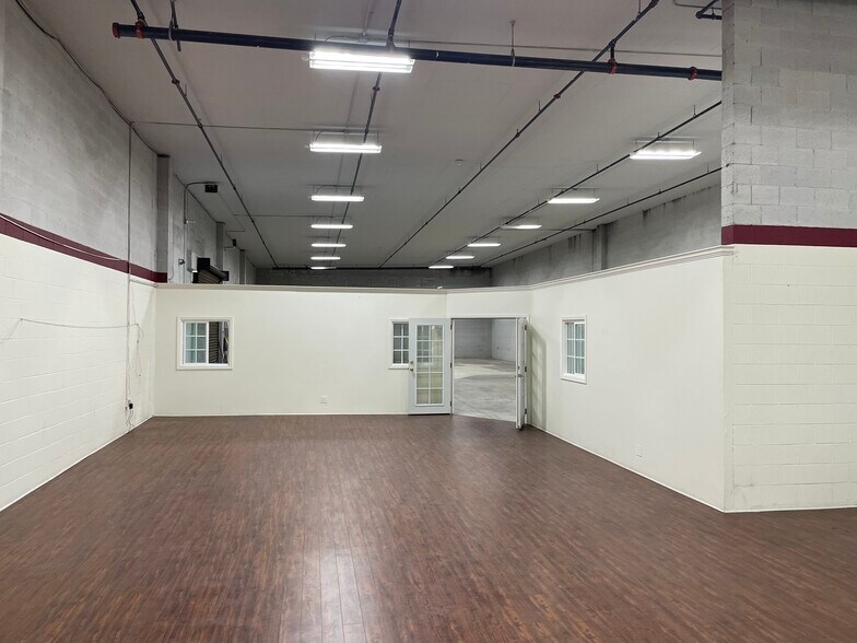 More Photos Of 1824 Magnolia Ave, Los Angeles Distribution For Lease