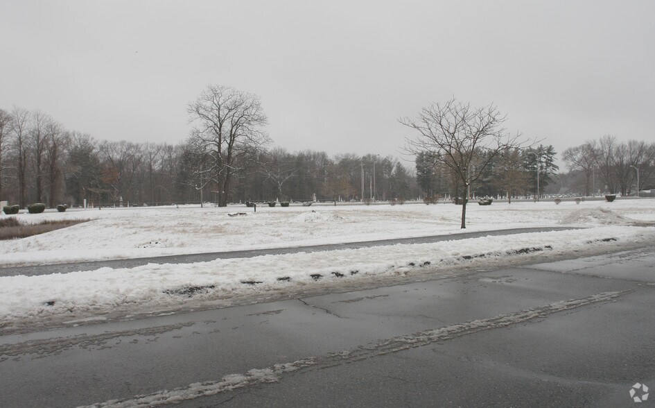 More Photos Of 44 Willimansett St, South Hadley Freestanding For Lease