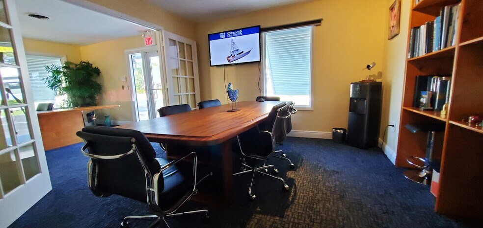 More Photos Of 4575 SE Dixie Hwy, Stuart Office For Sale