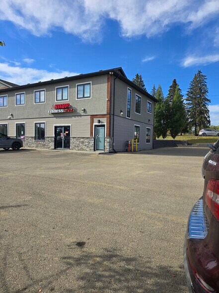 More Photos Of 110 Pelican Pl, Sylvan Lake Office For Sale