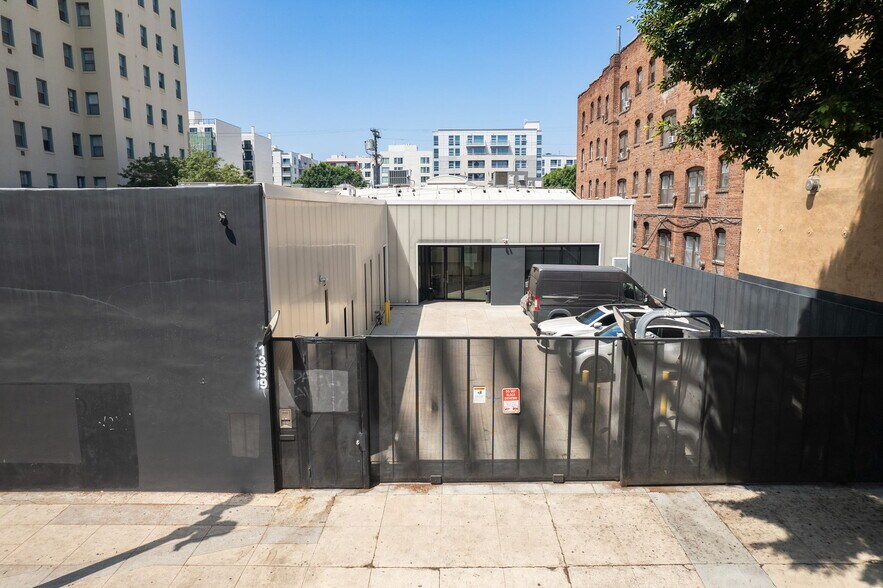 More Photos Of 1359 S Hope St, Los Angeles Warehouse For Sale