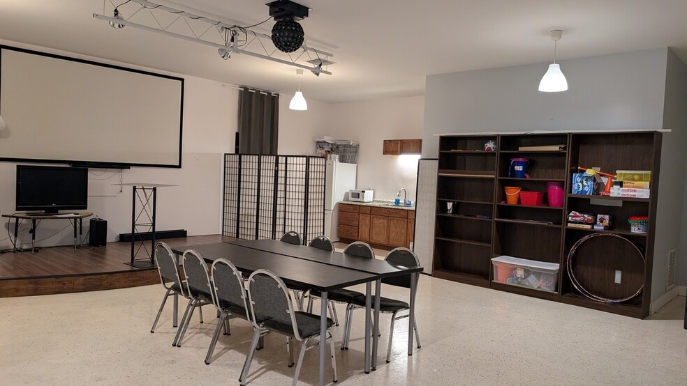 More Photos Of 8622 N Greenwood Ave, Tampa Religious Facility For Lease