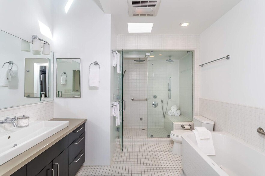 More Photos Of 1212 Abbot Kinney Blvd, Venice Loft Creative Space For Sale