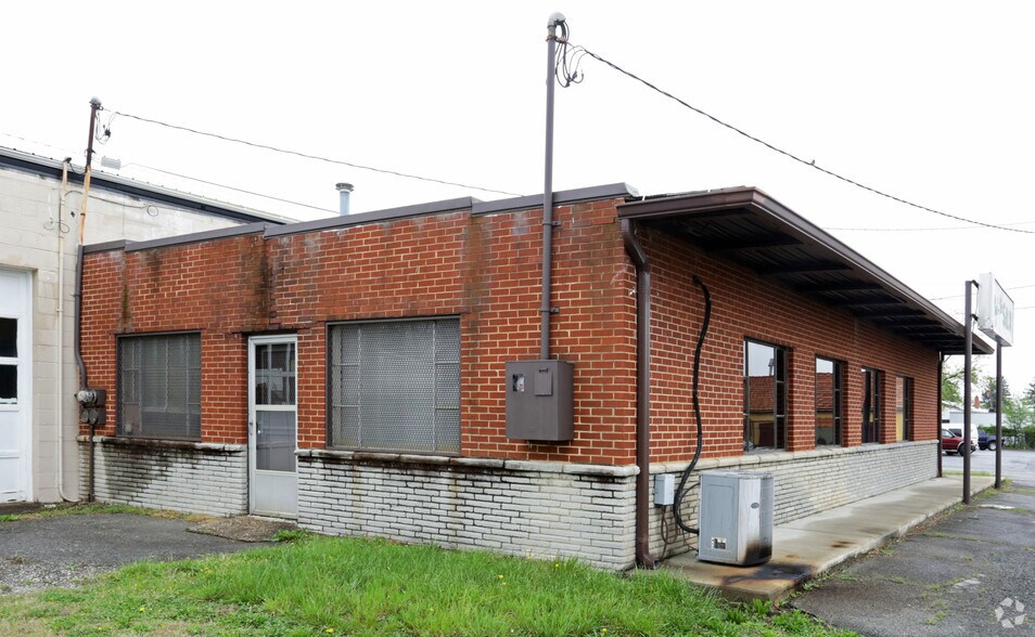 More Photos Of 3014 Christian Ave, Roanoke Storefront For Lease