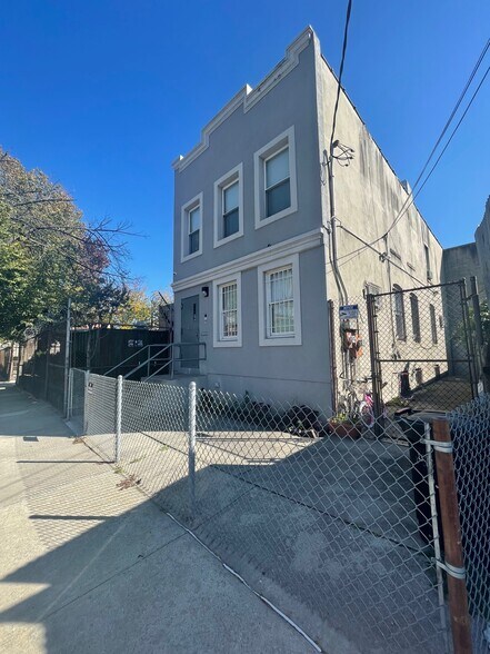 More Photos Of 10510 150th St, Jamaica Service For Sale