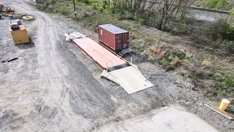 More Photos Of 810 Low Hill Rd, Brownsville Warehouse For Sale