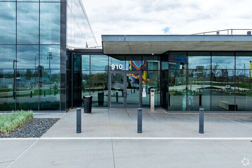 More Photos Of 910 John St, Columbus Office For Lease