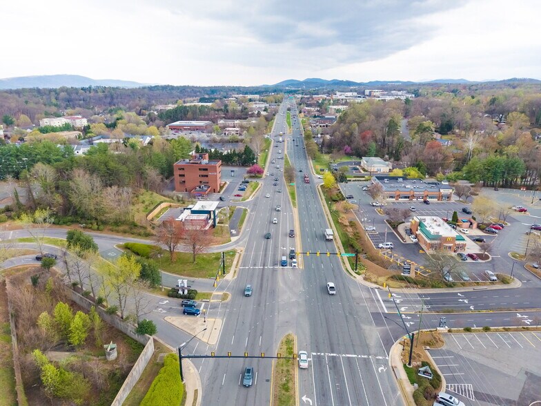 More Photos Of 1431 Seminole Trl, Charlottesville Freestanding For Sale