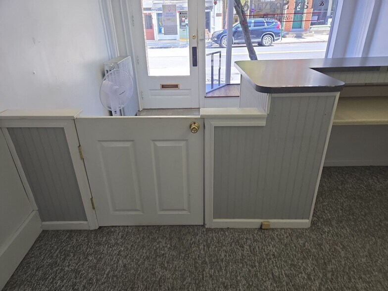 More Photos Of 7 S Carlisle St, Greencastle Office For Lease