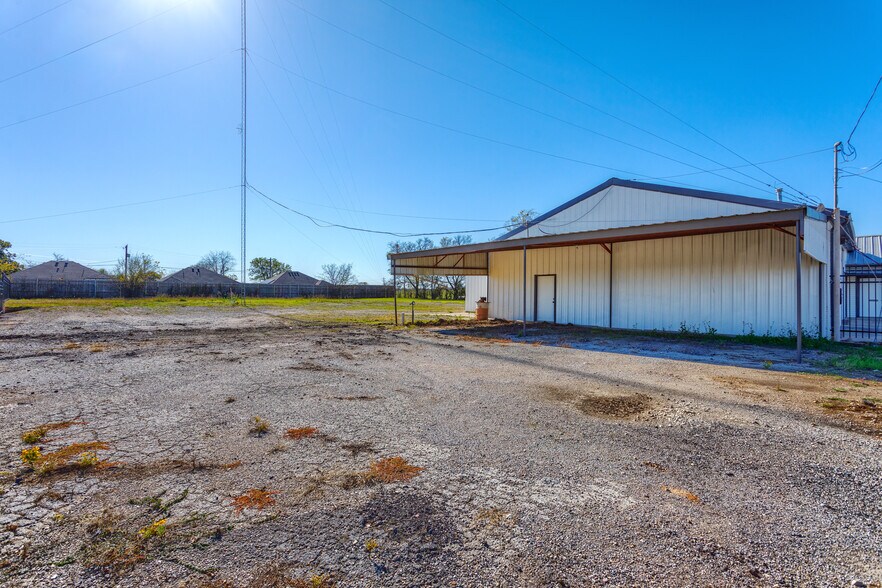 More Photos Of 600 W Main St, Whitesboro Light Manufacturing For Sale