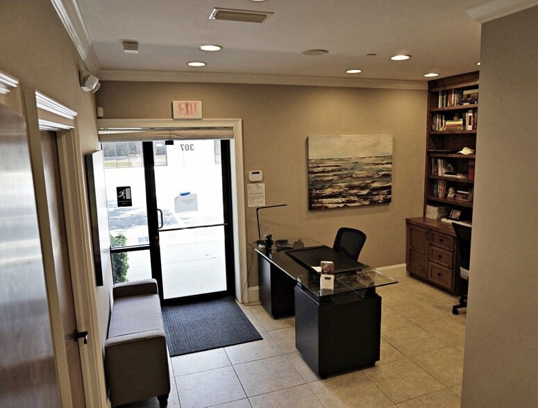 More Photos Of 3653 Regent Blvd, Jacksonville Flex For Sale