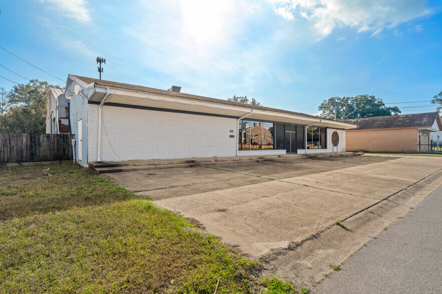 More Photos Of 5006 Morris St, Moss Point Restaurant For Sale