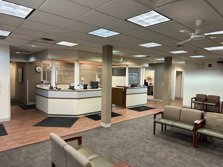 More Photos Of 4900 Main St, Downers Grove Medical For Lease